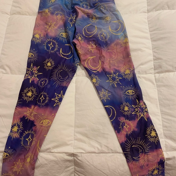 Victoria’s Secret Sport star moon leggings - Picture 3 of 3